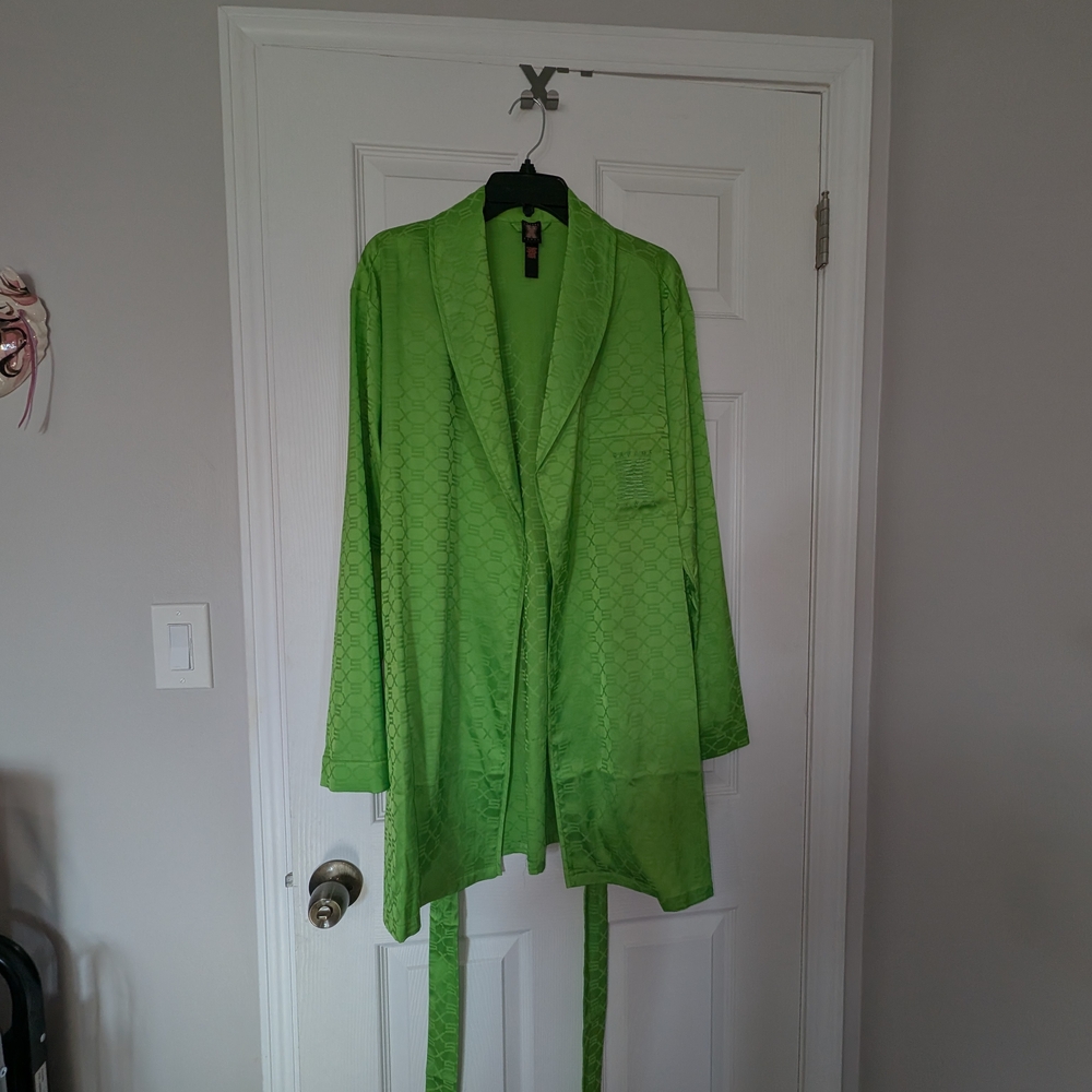 Green Satin Robe - Picture 3 of 8